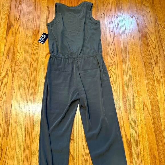 New Express women’s Sleeveless Jumpsuit - Picture 4 of 4